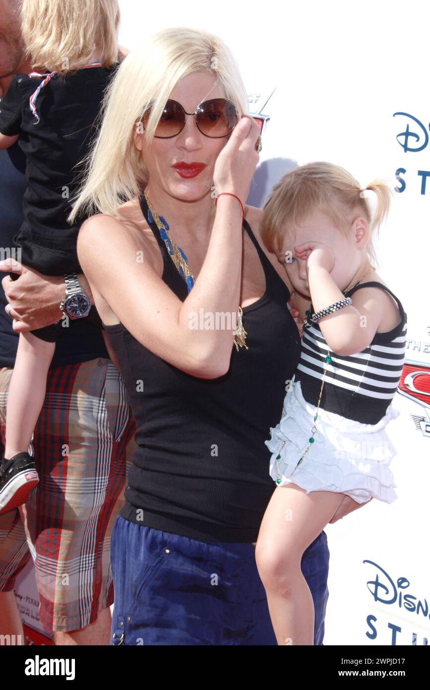 Tori Spelling à l'événement de lancement Disney/Pixar « World of Cars Online » qui s'est tenu au Bob's Big Boy à Burbank, en Californie. 11 août 2010. Crédit : Dennis Van Tine/MediaPunch Banque D'Images