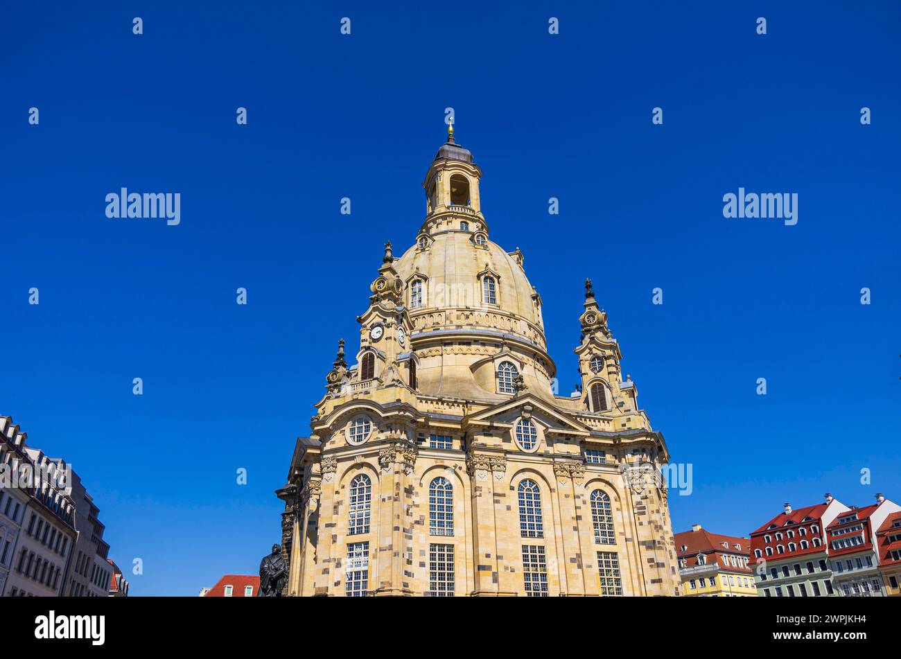 Neumarkt und Frauenkirche Dresden, Sachsen, Deutschland Die weltberühmte Dresdner Frauenkirche auf dem Neumarkt zu Dresden, Sachsen, Deutschland. Worl Banque D'Images