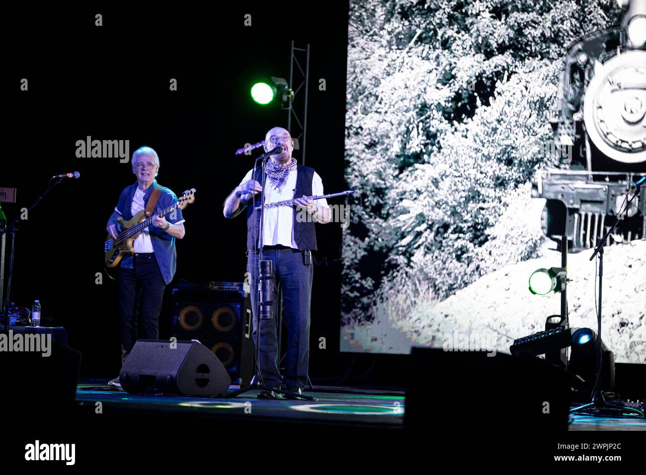 Porto, Portugal. 08 mars 2024. Ian Anderson joue de la flûte sur scène avec son groupe Jethro Tull au Coliseu do Porto à Porto, Portugal, le 7 mars 2024. (Photo de Rita Franca/NurPhoto) crédit : NurPhoto SRL/Alamy Live News Banque D'Images