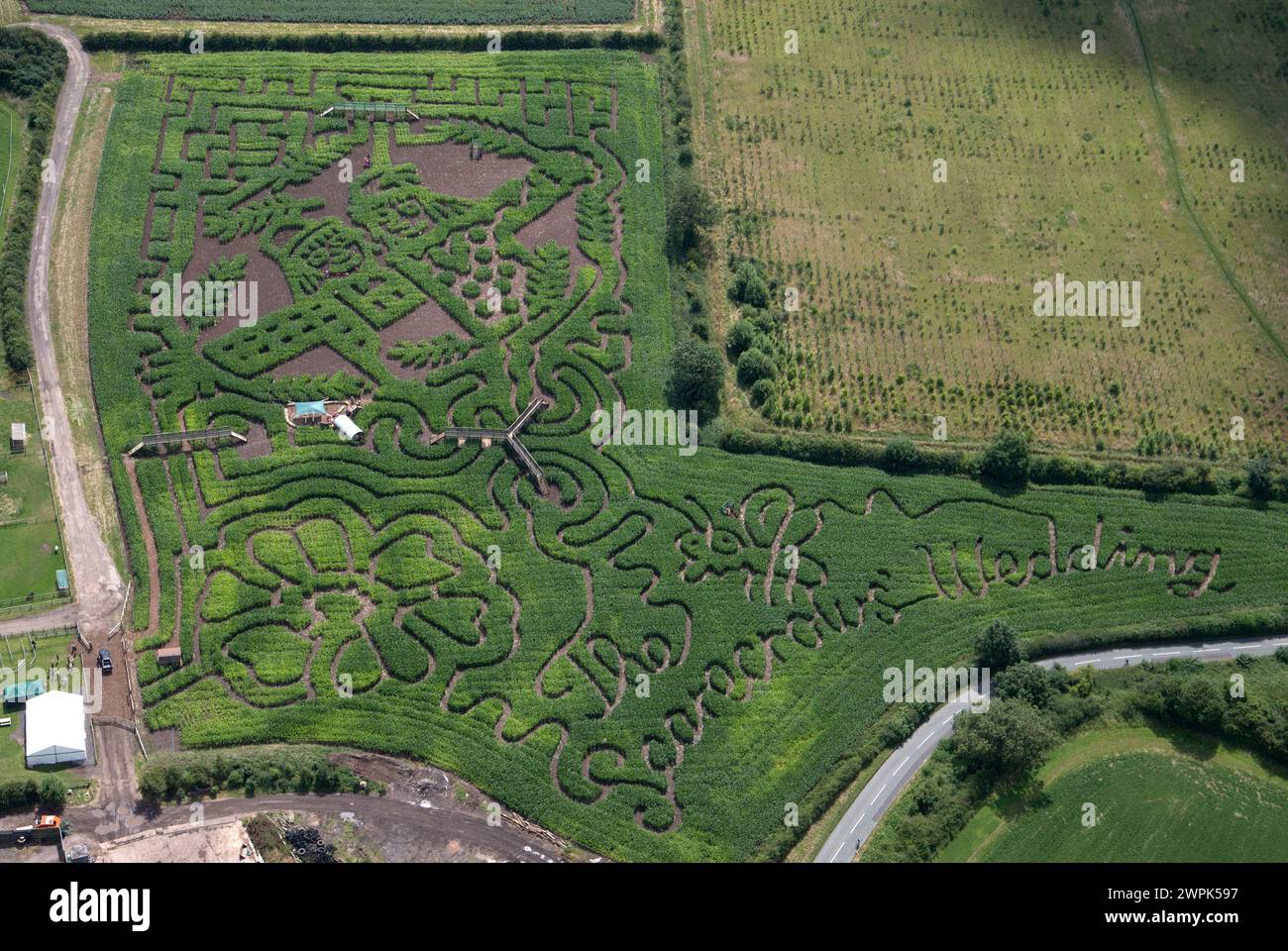 09/07/14 Un champ de maïs de dix acres est transformé en un labyrinthe géant d'épouvantail. Les personnages sont tirés du nouveau livre de Julia Donaldson - The Strarecrows' W. Banque D'Images