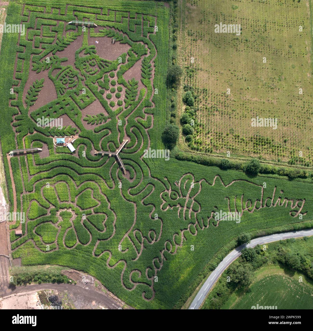 09/07/14 Un champ de maïs de dix acres est transformé en un labyrinthe géant d'épouvantail. Les personnages sont tirés du nouveau livre de Julia Donaldson - The Strarecrows' W. Banque D'Images