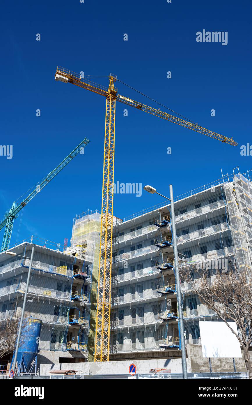 Construction de nouveaux immeubles d'appartements vus à Barcelone, Espagne Banque D'Images