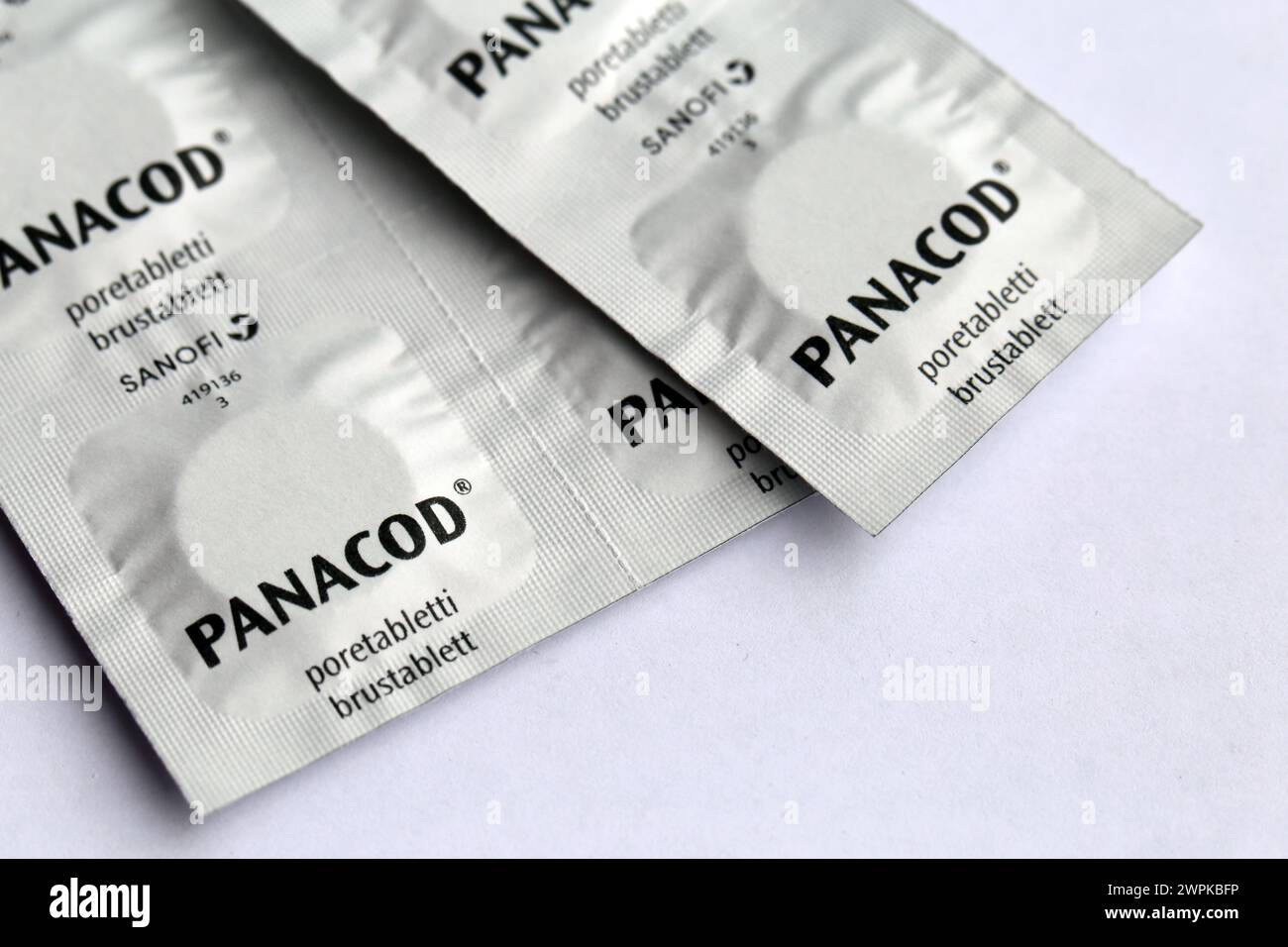 Espoo, Finlande - avril 2020 : comprimés effervescents Panacod. Médicament analgésique sur ordonnance. Ce médicament analgésique crée une dépendance et peut être abusé. Banque D'Images