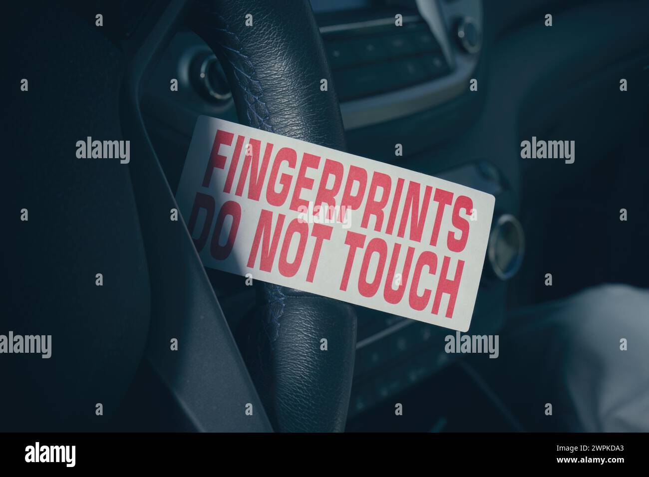 Enquête sur les lieux du crime - recherche et développement d'empreintes digitales dans la voiture Banque D'Images