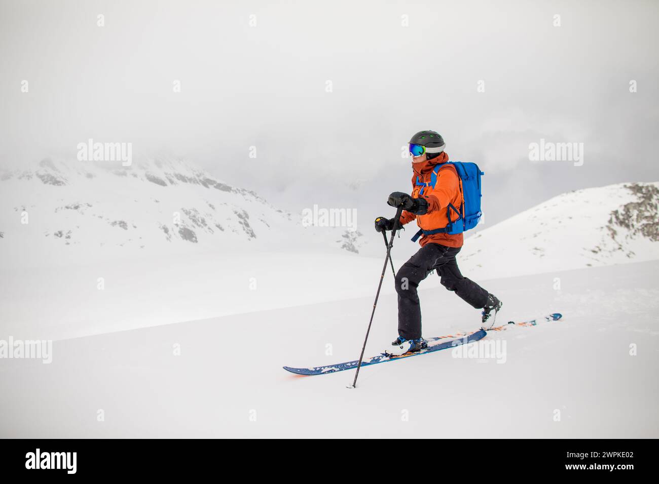 Ski de randonnée un jour d'hiver, Whistler B.C. Banque D'Images