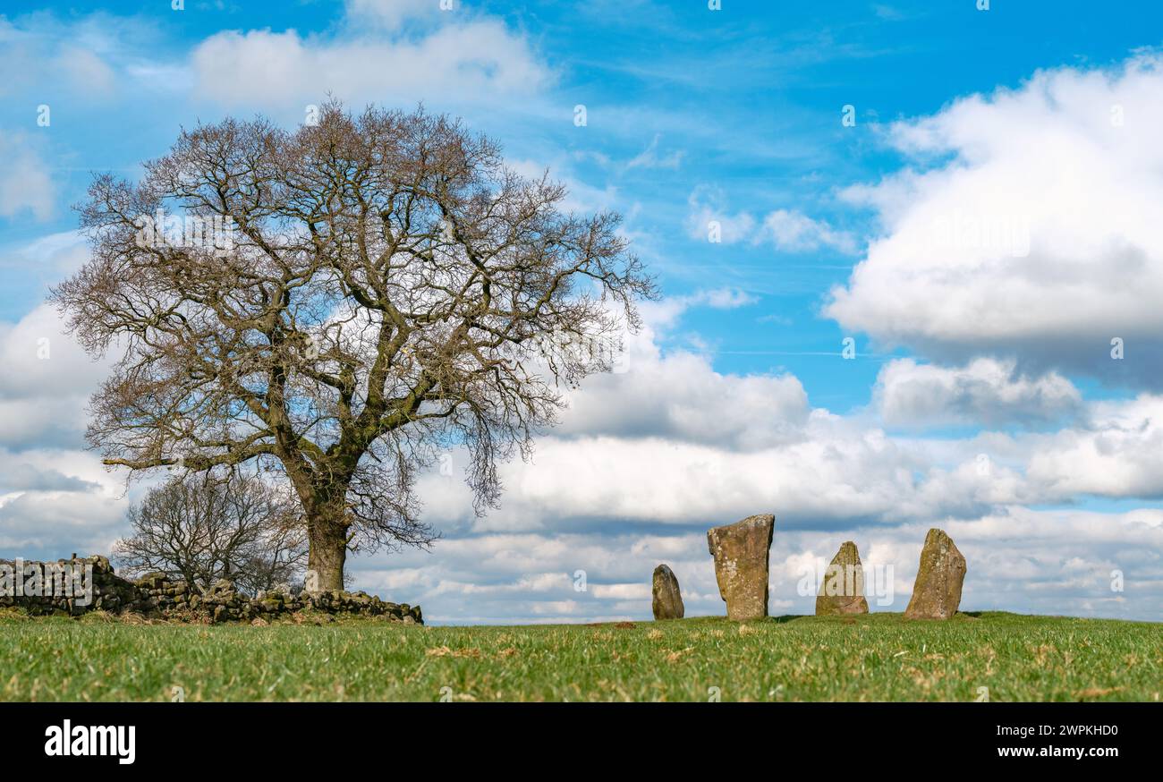 Les quatre pierres debout restantes des neuf pierres de bronze se ferment sur Harthill Moor près de Birchover dans le Derbyshire Peak District Banque D'Images