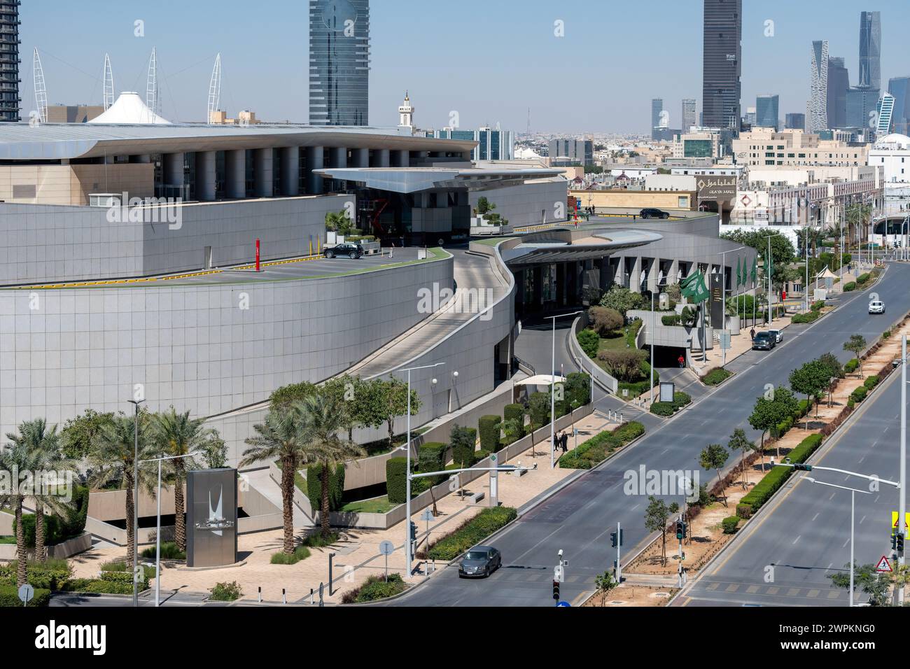 Riyad, Arabie Saoudite - 01 mars 2024 : magnifique emblématique The Kingdom Tower Riyad Banque D'Images