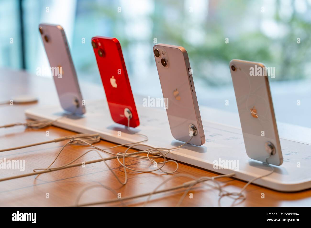 Smartphone Apple iPhone 15 et se. Thaïlande, Bangkok, 24 février 2024 Banque D'Images