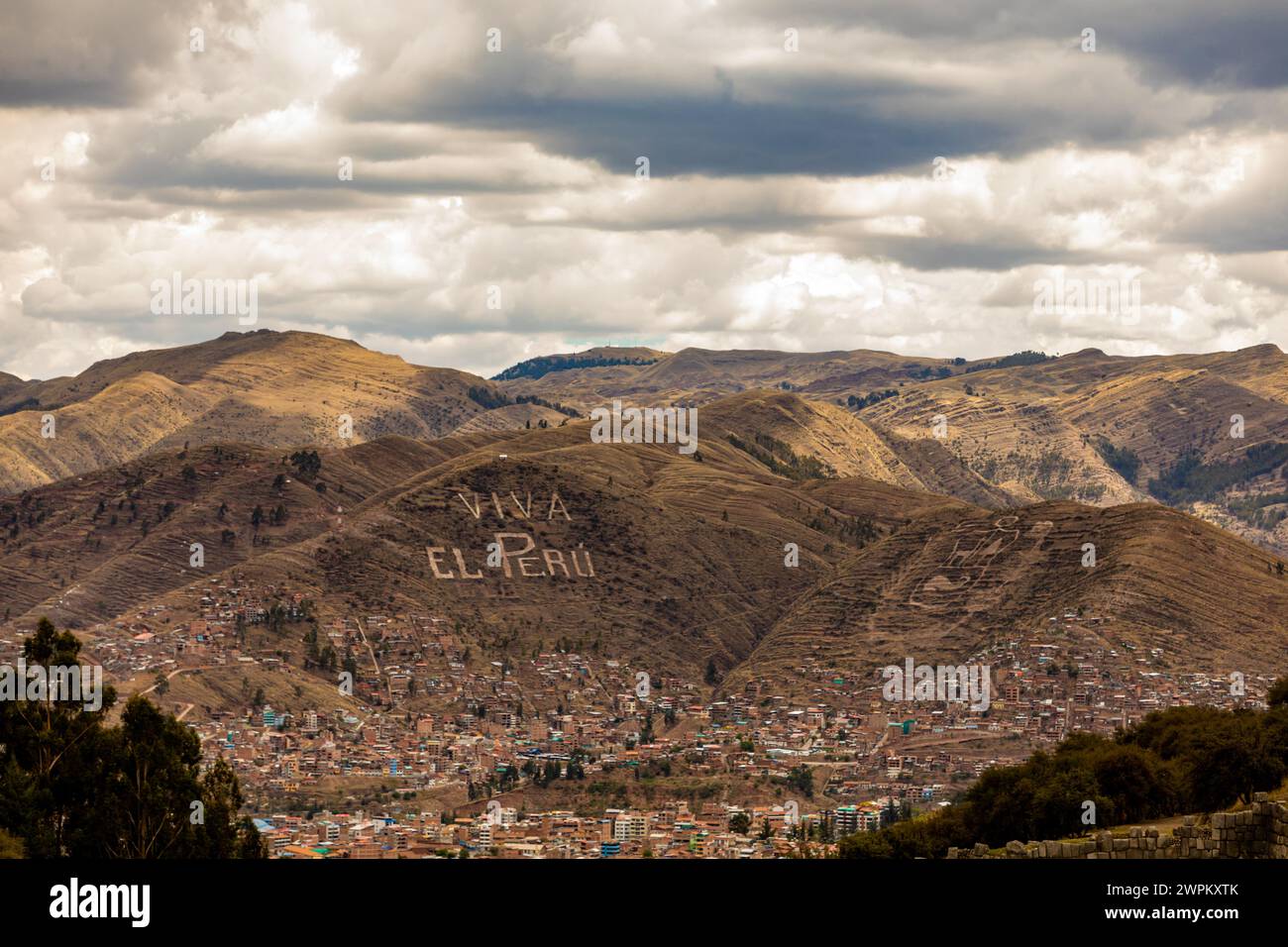 Viva el Peru sur les contreforts de Cusco, Pérou, Amérique du Sud Banque D'Images