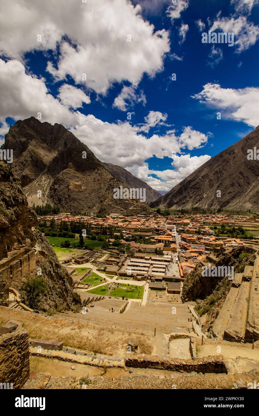 Vue élevée d'Ollantaytambo, Pérou, Amérique du Sud Banque D'Images Vue élevée d'Ollantaytambo, Pérou, Amérique du Sud Banque D'Images