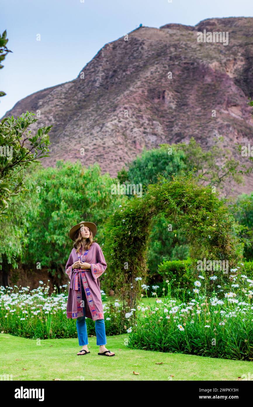 Femme dans la Vallée sacrée, Pérou, Amérique du Sud Banque D'Images