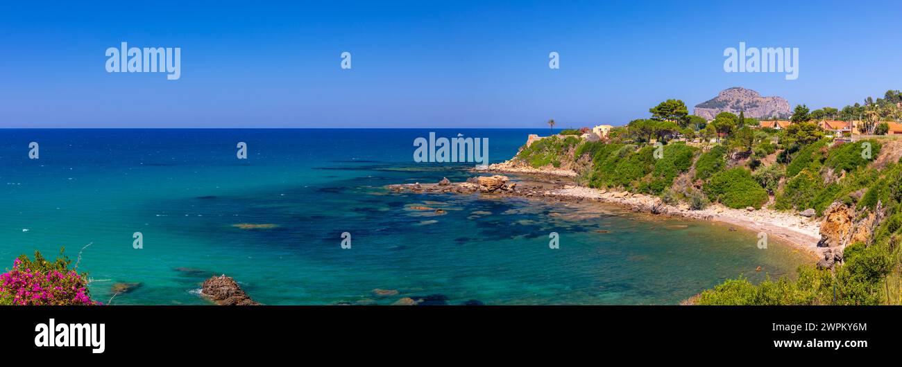 Côte panoramique accidentée près de Cefalu, mer Méditerranée, Province de Palerme, Sicile, Italie, Méditerranée, Europe Banque D'Images