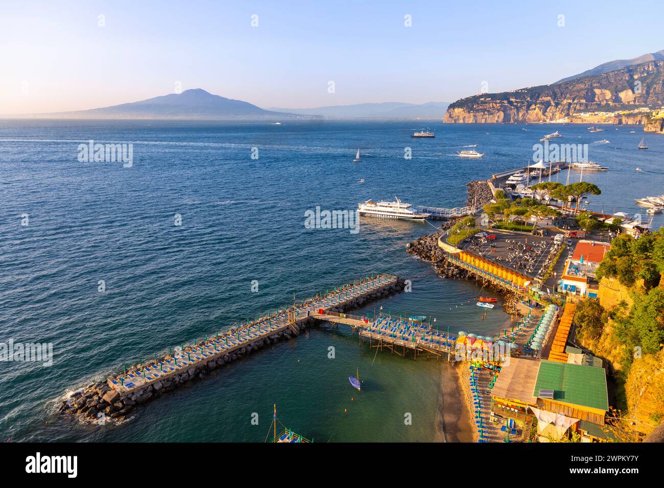 Mont Vésuve, Marina Grande, Sorrente, Baie de Naples, Campanie, Italie, Méditerranée, Europe Banque D'Images