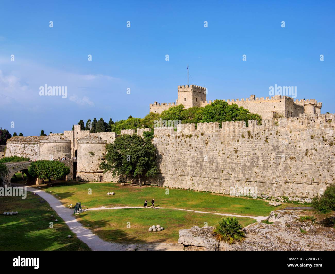 Mur défensif et Palais du Grand Maître des Chevaliers de Rhodes, UNESCO, vieille ville médiévale, ville de Rhodes, île de Rhodes, Dodécanèse Banque D'Images