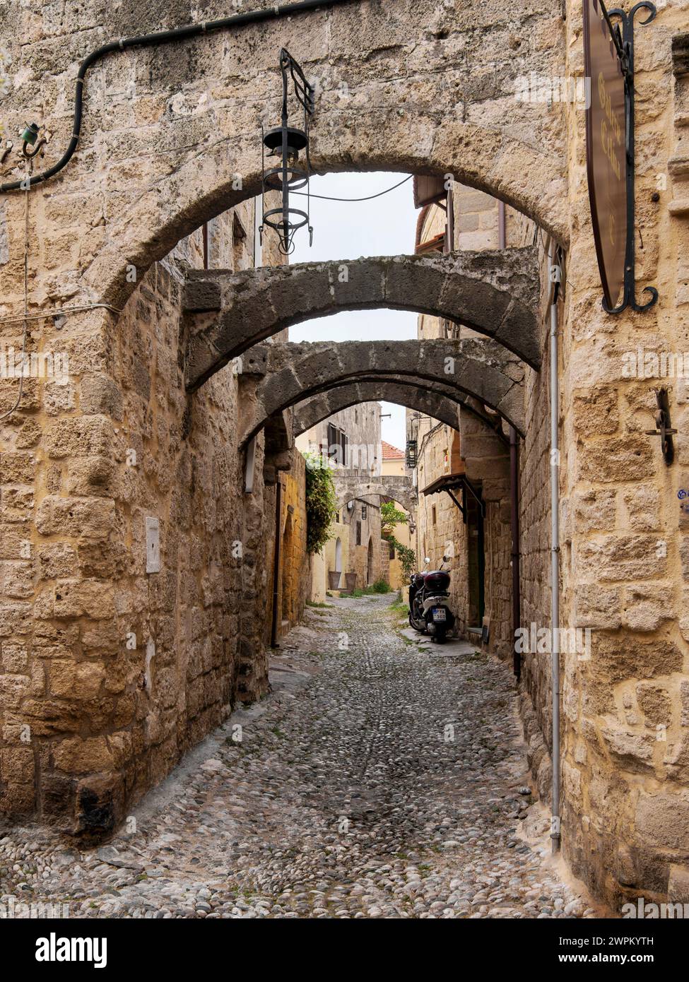 Rue de la vieille ville médiévale, Rhodes City, Rhodes Island, Dodécanèse, Îles grecques, Grèce, Europe Banque D'Images