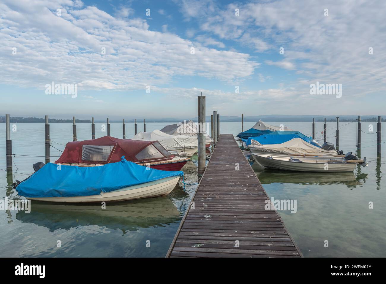 Bateaux amarrés à la jetée sur le lac de Constance, Berlingen, Canton de Thurgau, Suisse Banque D'Images