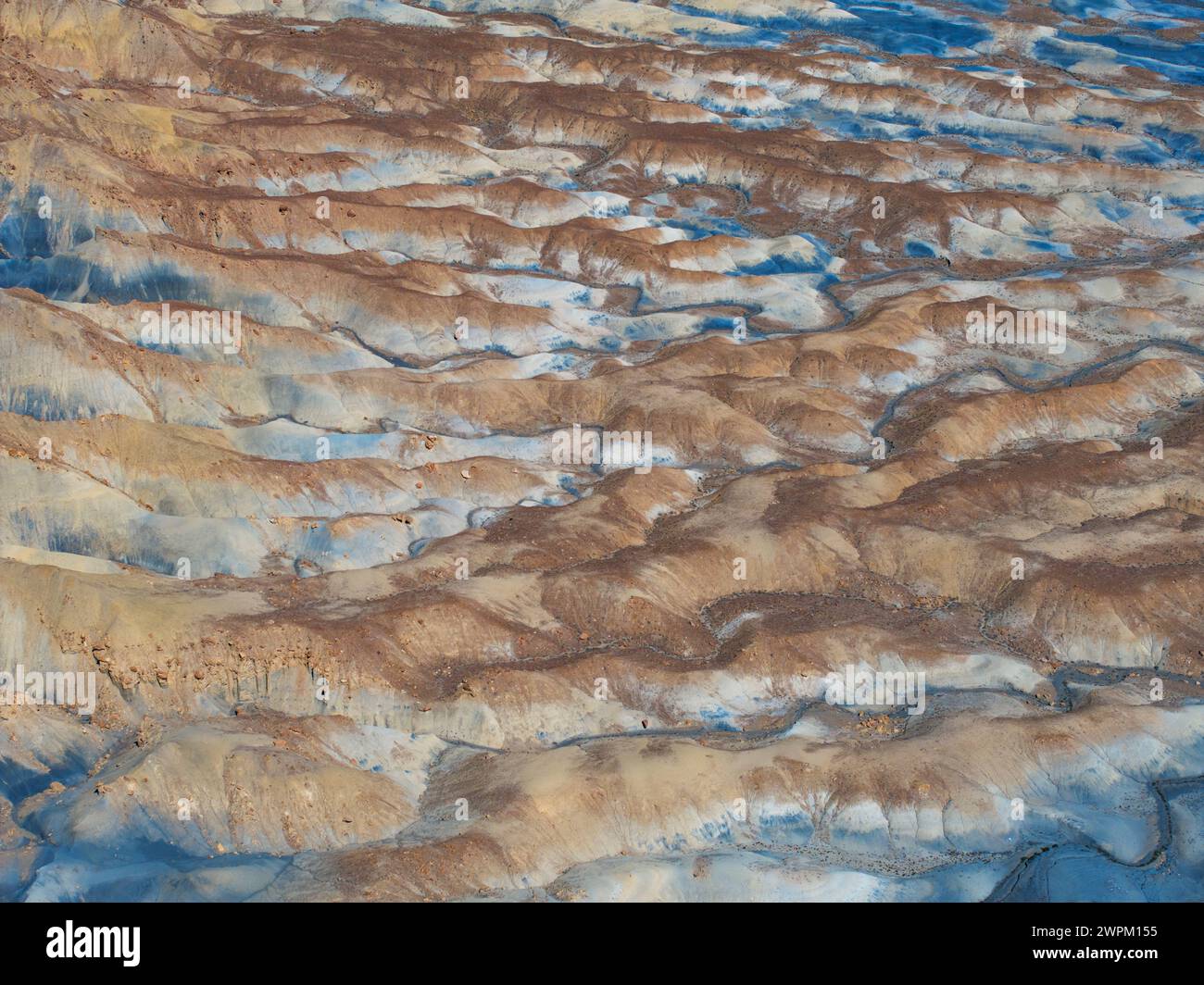 Vue aérienne abstraite prise par drone de la zone désertique près de Big Water lors d'une journée ensoleillée d'été, Utah, États-Unis d'Amérique, Amérique du Nord Banque D'Images