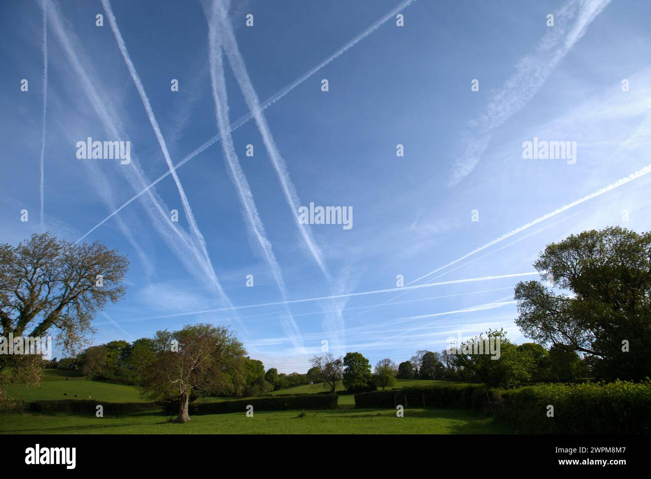 20/05/16 avec l'industrie aérienne secouée après la perte hier d'un avion au-dessus de la Méditerranée, il semblait plus occupé que jamais au-dessus du Derbyshire Banque D'Images