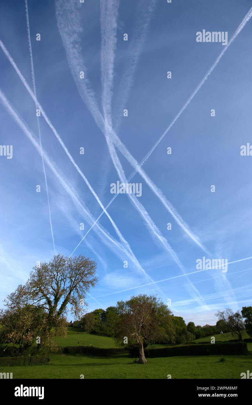 20/05/16 avec l'industrie aérienne secouée après la perte hier d'un avion au-dessus de la Méditerranée, il semblait plus occupé que jamais au-dessus du Derbyshire Banque D'Images