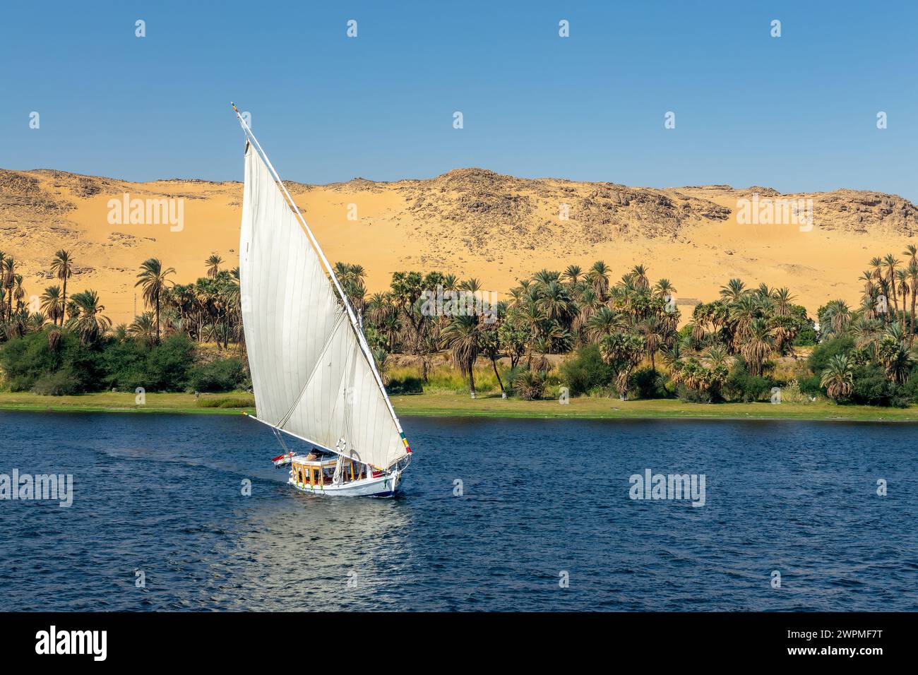 =bateau à voile égyptien traditionnel (felouque) sur le Nil, Egypte Banque D'Images