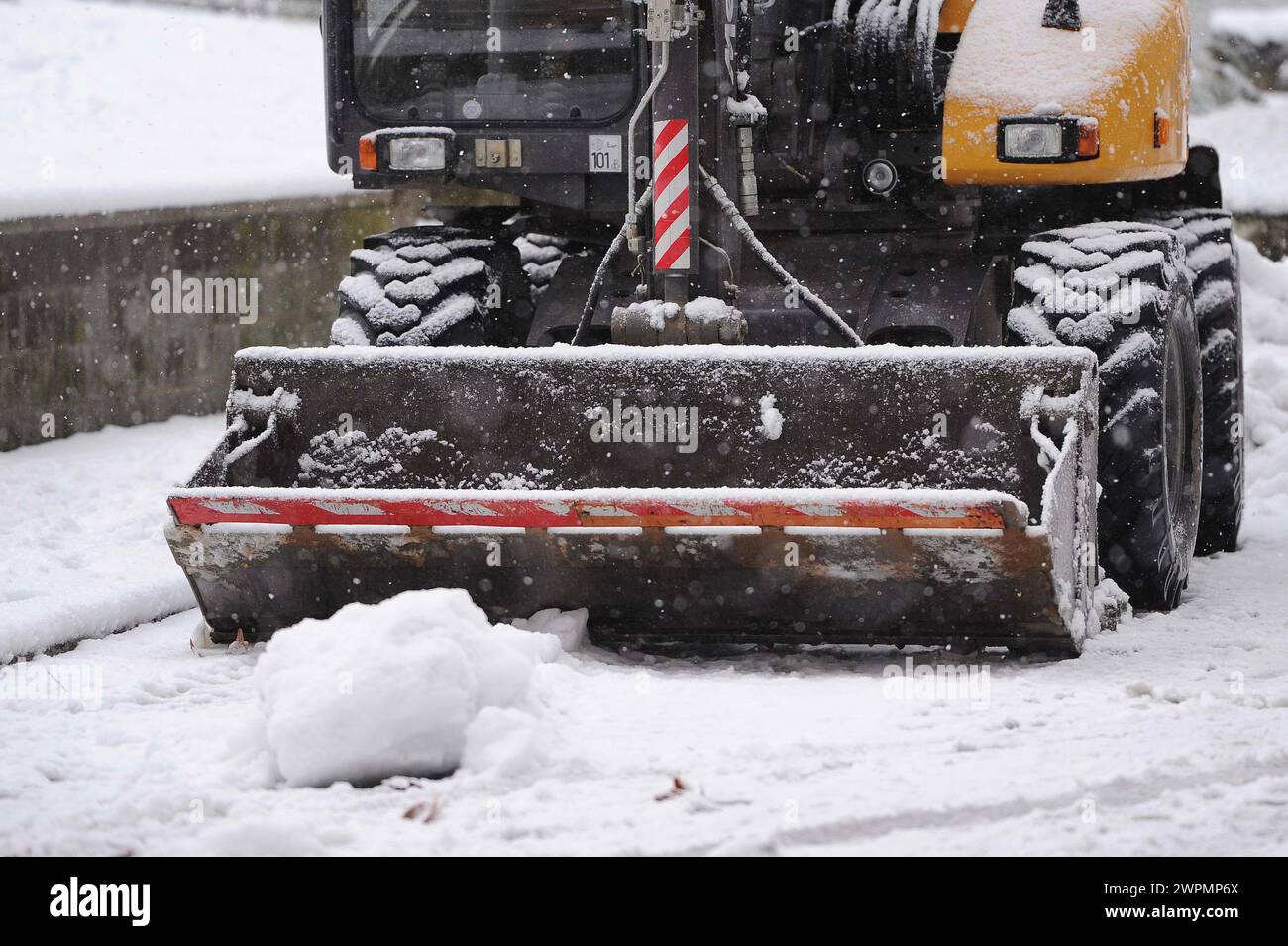 Neve in città con disagi/neige dans la ville Banque D'Images