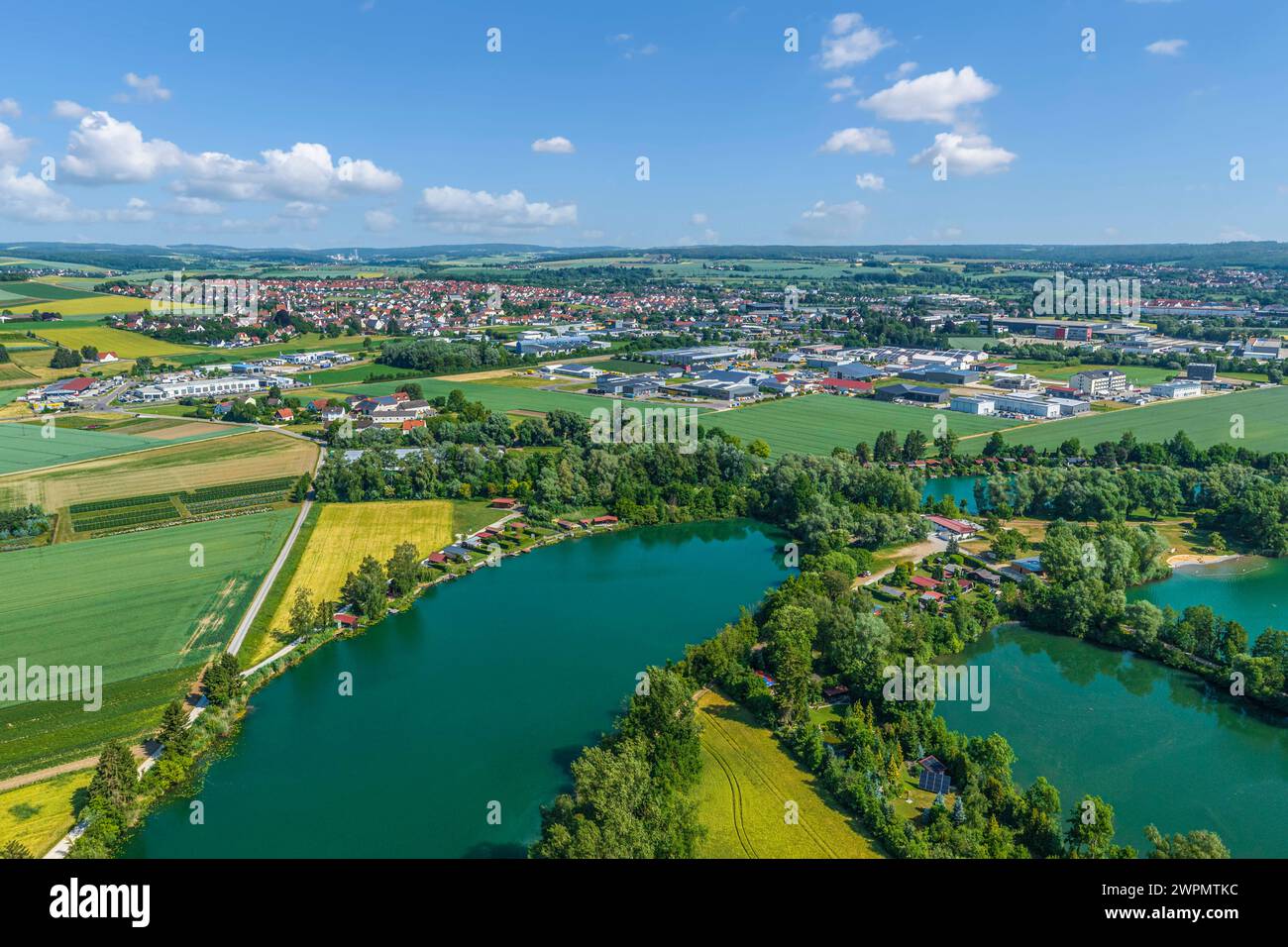 DAS Naherholungsgebiet Baggersee an der Donau in Donauwörth im Luftbild Blick auf das Donautal rund um die Riedlinger Baggerseen südlic Donauwörth Rie Banque D'Images
