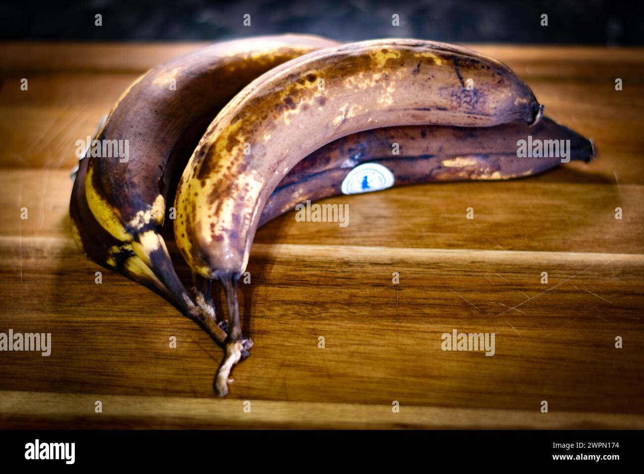 la vieille banane brune a dépassé son meilleur Banque D'Images