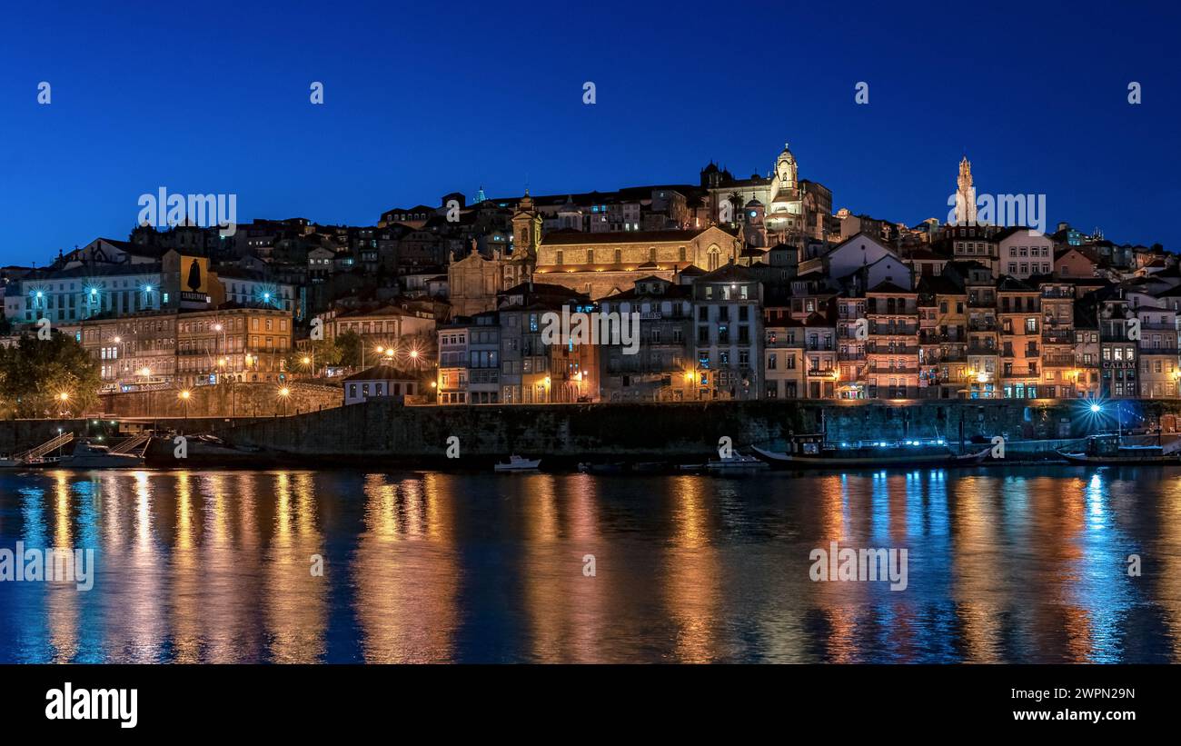 Porto dans la nuit Banque D'Images