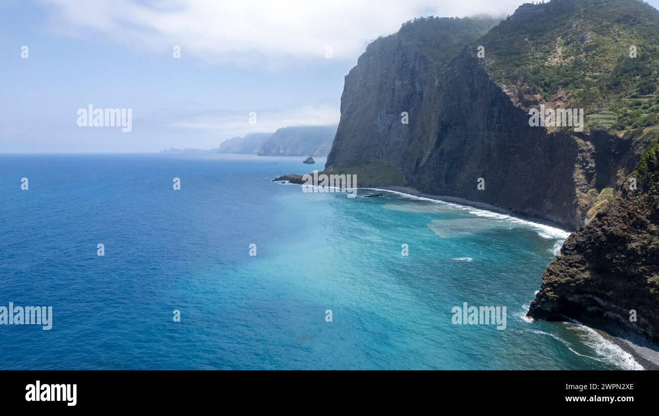 Drone shot, Miradouro do Guindaste, Praia da Faial, Madère, Portugal, Europe Banque D'Images