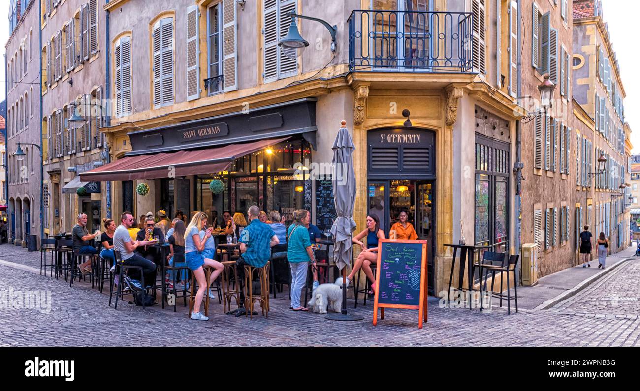 Soirée d'été à Metz, Lorraine, France Banque D'Images