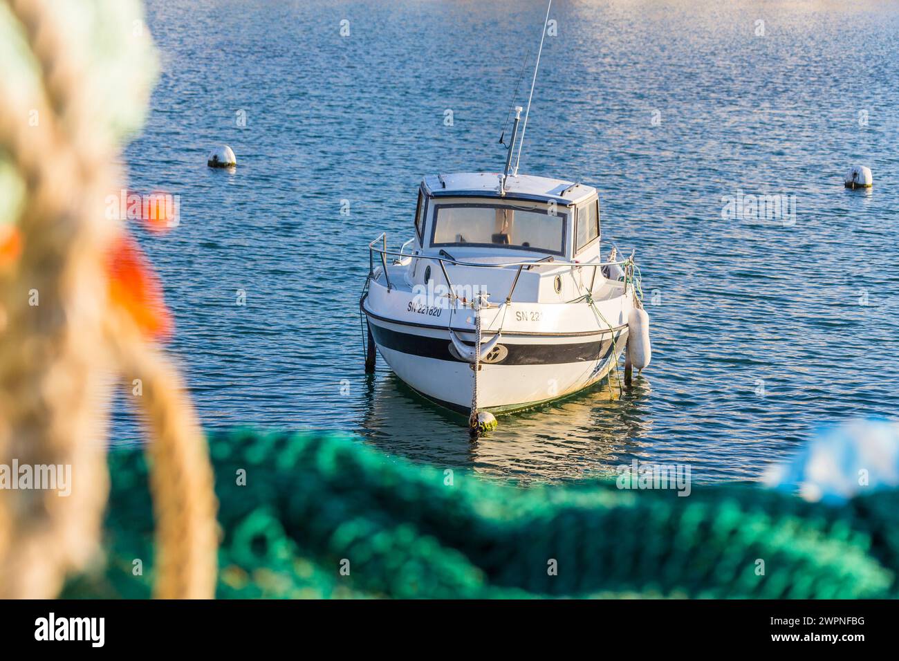 Bateau dans le port de Quiberon, Bretagne Banque D'Images