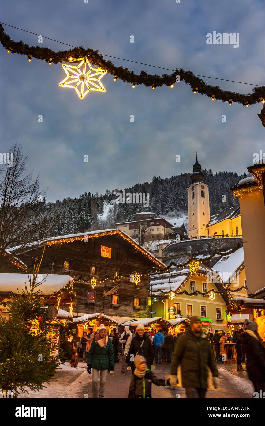 Großarl, marché de Noël Salzburger Bergadvent Großarltal, église Großarl, neige à Pongau, Salzbourg, Autriche Banque D'Images