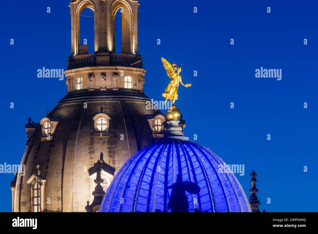 Dresde, église Frauenkirche, dôme de verre du bâtiment principal - familièrement appelé 'Lemon Squeezer' de l'Académie des Beaux-Arts de Dresde, Saxe, Allemagne Banque D'Images