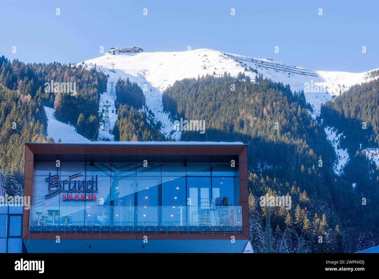 Zell am See, montagne Schmittenhöhe, téléphériques de Schmittenhöhebahn, hôtel Schmittenhöhe au sommet à Pinzgau, Salzbourg, Autriche Banque D'Images