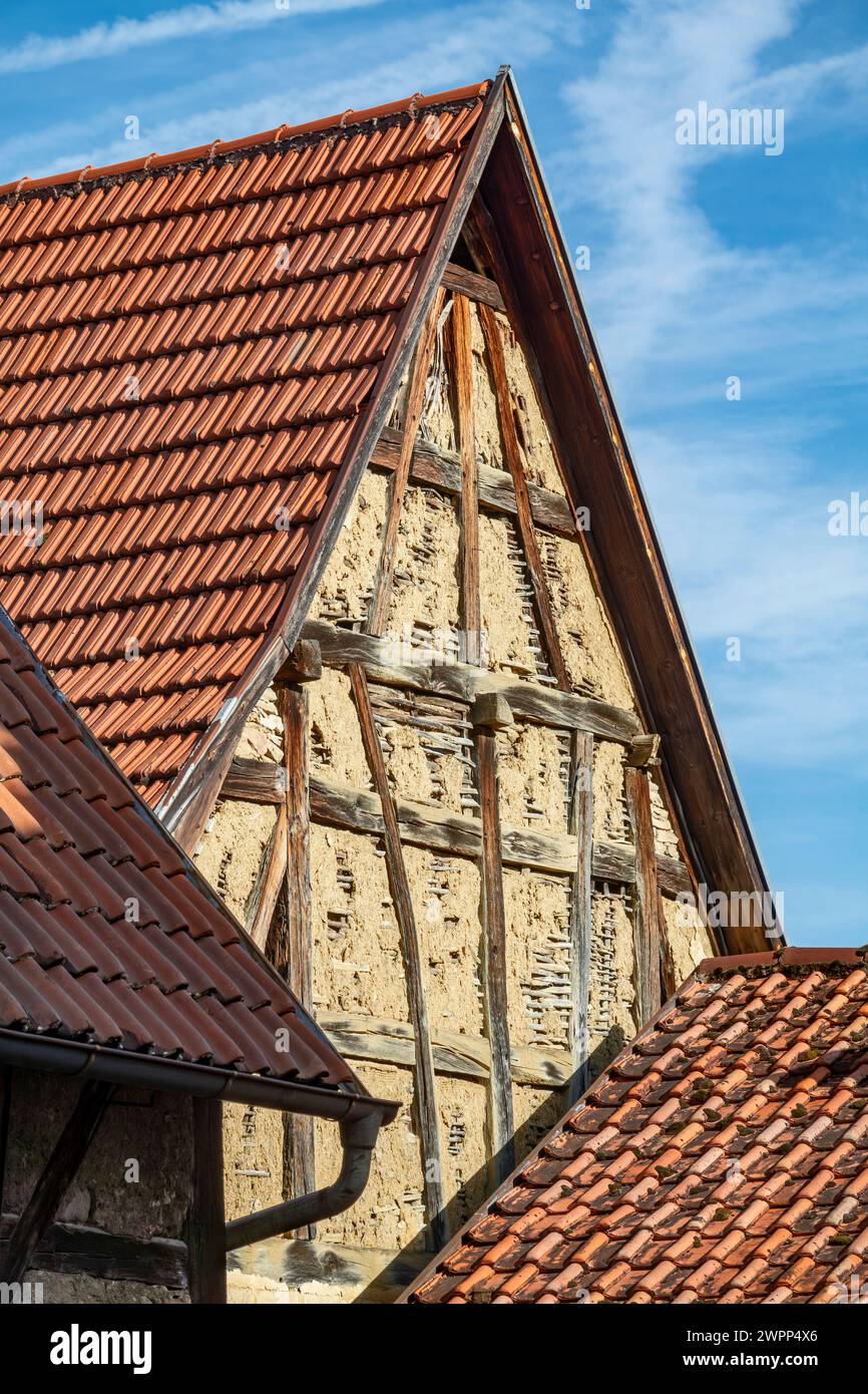 Nehren, quartier de Tübingen, bâtiment à colombages dans la rue principale. Pignon avec mur adobe Banque D'Images