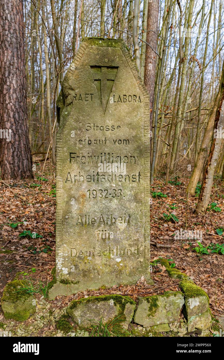 Allemagne, Bade-Württemberg, Neckartenzlingen, pierre commémorative, petit monument, inscription : Ora et labora, Service volontaire du travail (FAD) vers 1931 Banque D'Images