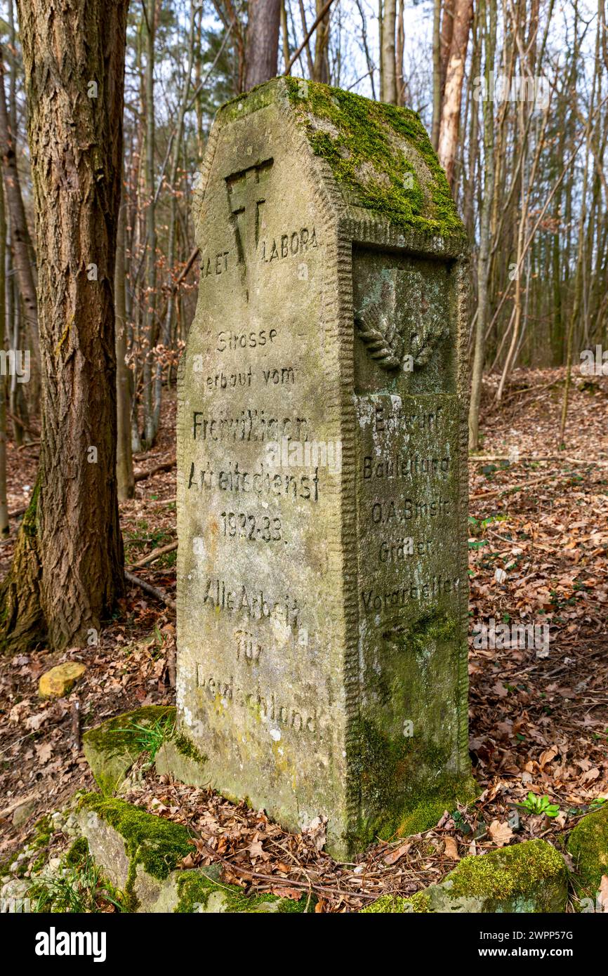 Allemagne, Bade-Württemberg, Neckartenzlingen, pierre commémorative, petit monument, inscription : Ora et labora, Service volontaire du travail (FAD) vers 1931 Banque D'Images