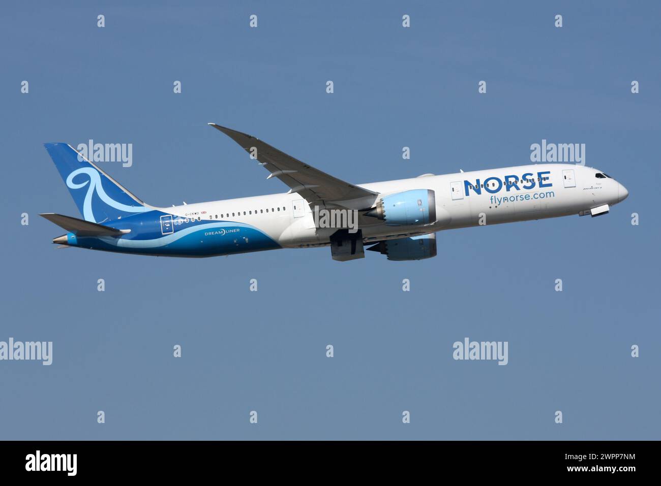 Un Boeing 787-9 Dreamliner de Norse Atlantic Airways quitte l'aéroport de Londres Gatwick Banque D'Images