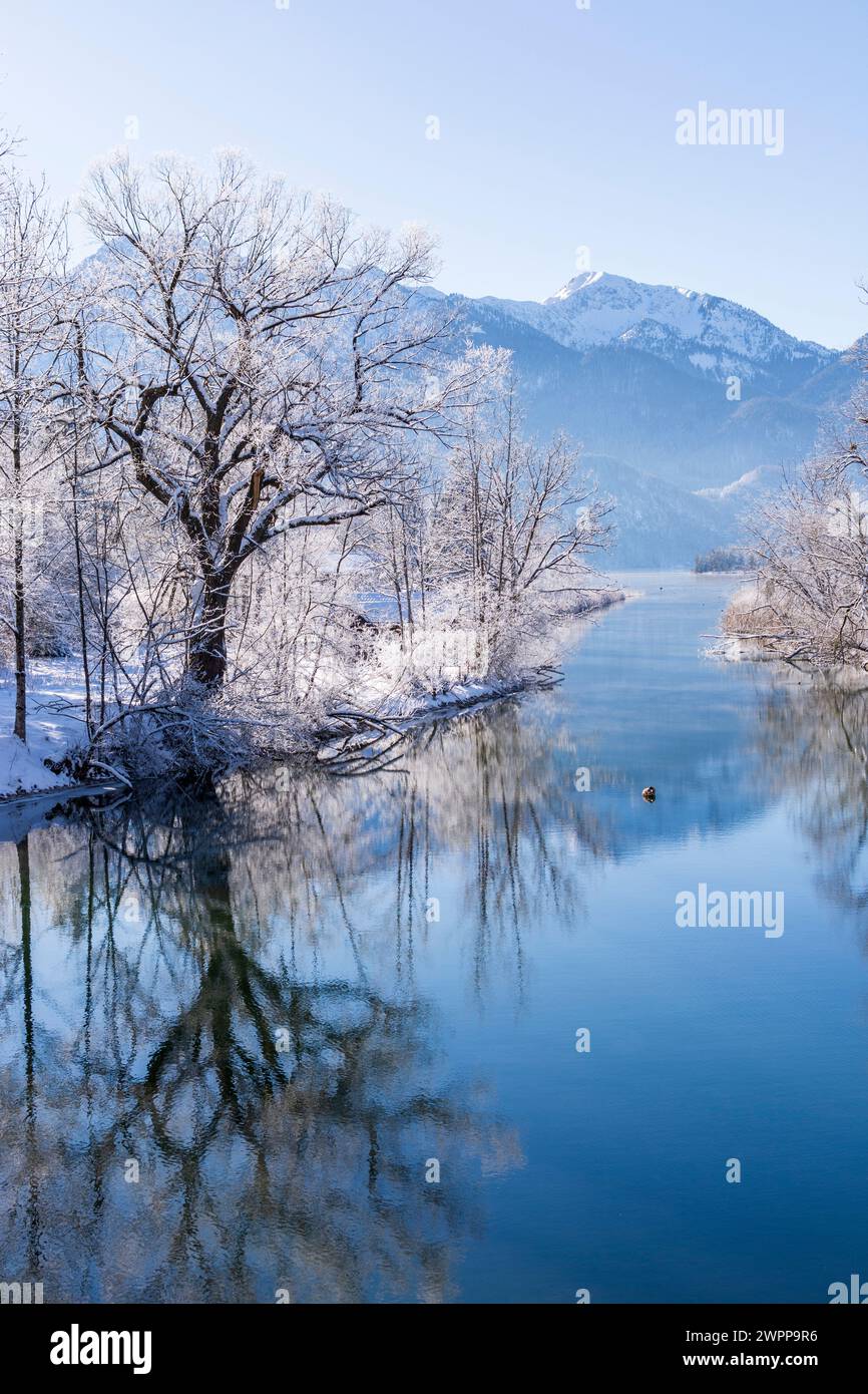 Kochel am See, écoulement de la rivière Loisach du lac Kochelsee, neige, givre, Tölzer Land, haute-Bavière, Bavière, Allemagne Banque D'Images