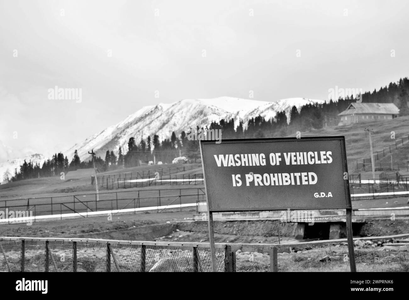 Drôle de signe, lavage de véhicules interdits, Gulmarg, Baramulla, Cachemire, Jammu-et-Cachemire, Inde, Asie Banque D'Images