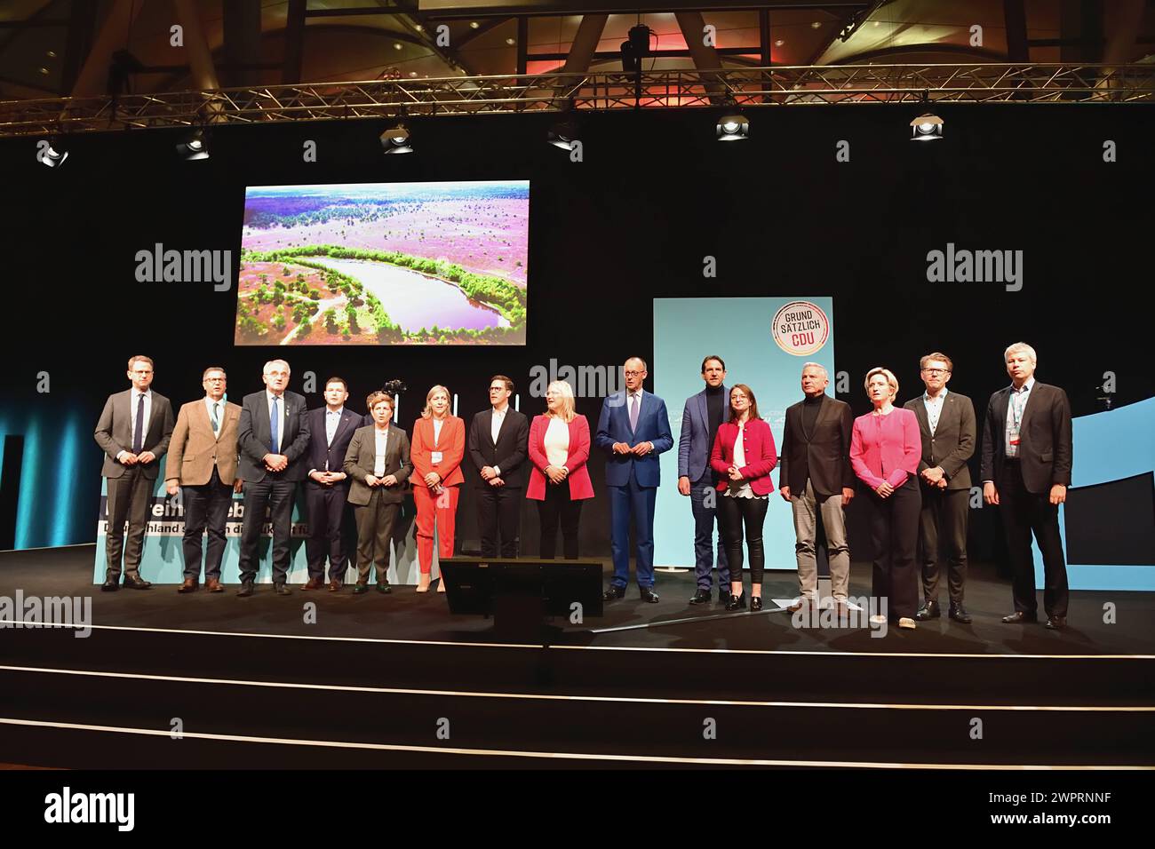 8.3.2024 CDU à Stuttgart CDU Regionalkonferenz à Stuttgart. Zum Abschluss der Veranstaltung wurde die Deutsche Nationalhymne gesungen. Stuttgart Carl Benz Arena Baden Württemberg Deutschland *** 8 3 2024 CDU à Stuttgart Conférence régionale CDU à Stuttgart L'hymne national allemand a été chanté à la fin de l'événement Stuttgart Carl Benz Arena Baden Württemberg Allemagne Banque D'Images