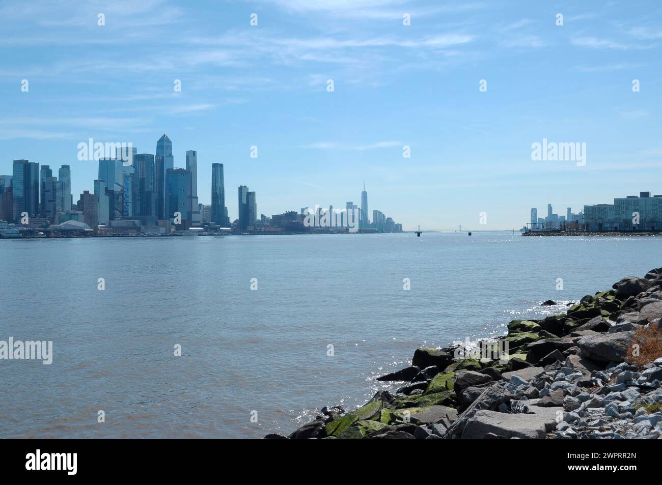 New York, États-Unis. 08 mars 2024. La ville de New York est vue de l'autre côté du fleuve Hudson depuis Weehawken, New Jersey. Crédit : SOPA images Limited/Alamy Live News Banque D'Images