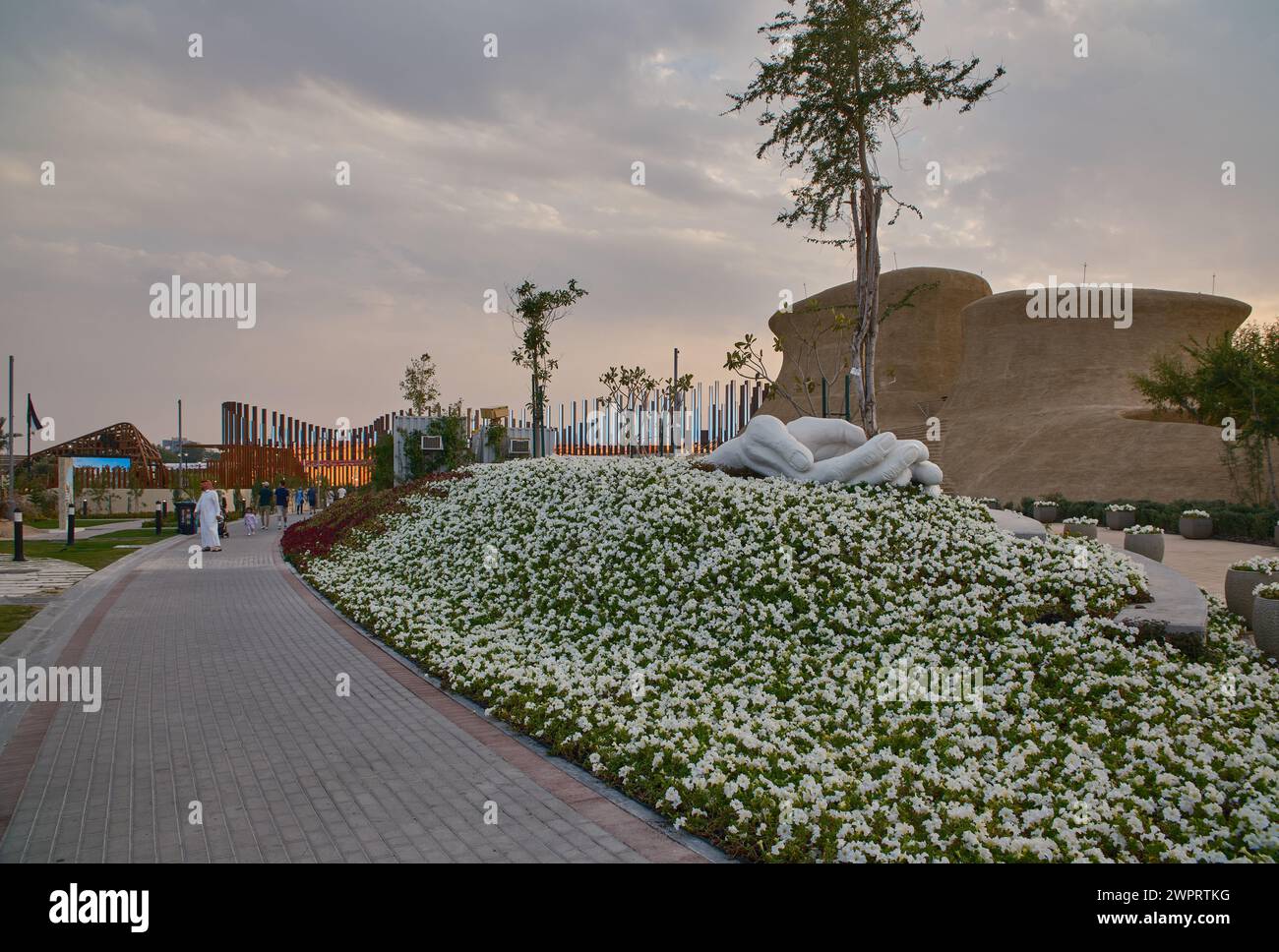 Qatar expo 2023 dans le parc Al Bidda-Rumaila Doha, Qatar coucher de soleil montrant le Pavillon du Qatar. Banque D'Images