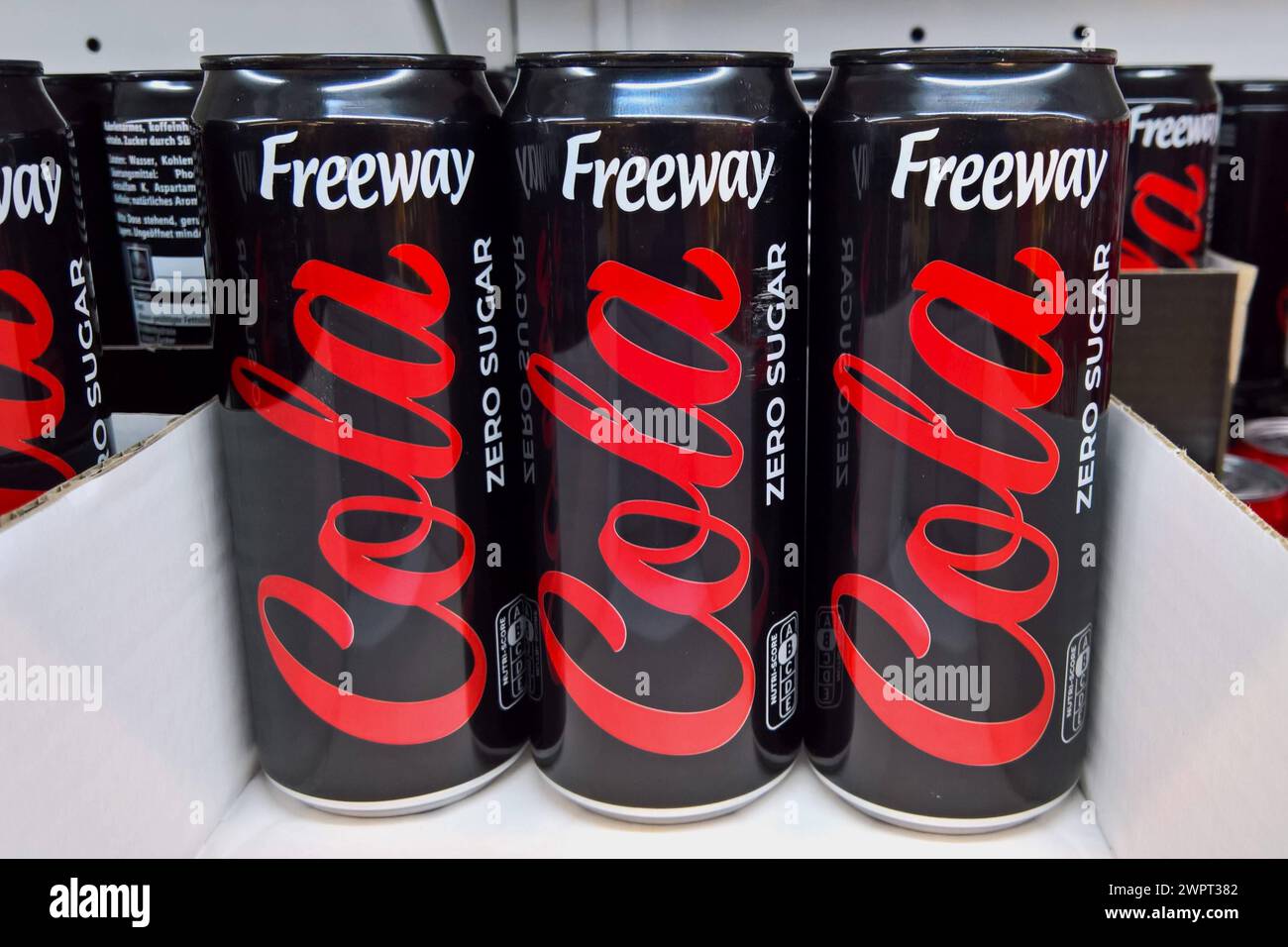 Freeway Cola, Zero Sugar im sortiment von Discounter Lidl *** Freeway Cola, Zero Sugar dans la gamme de magasins discount Lidl Banque D'Images