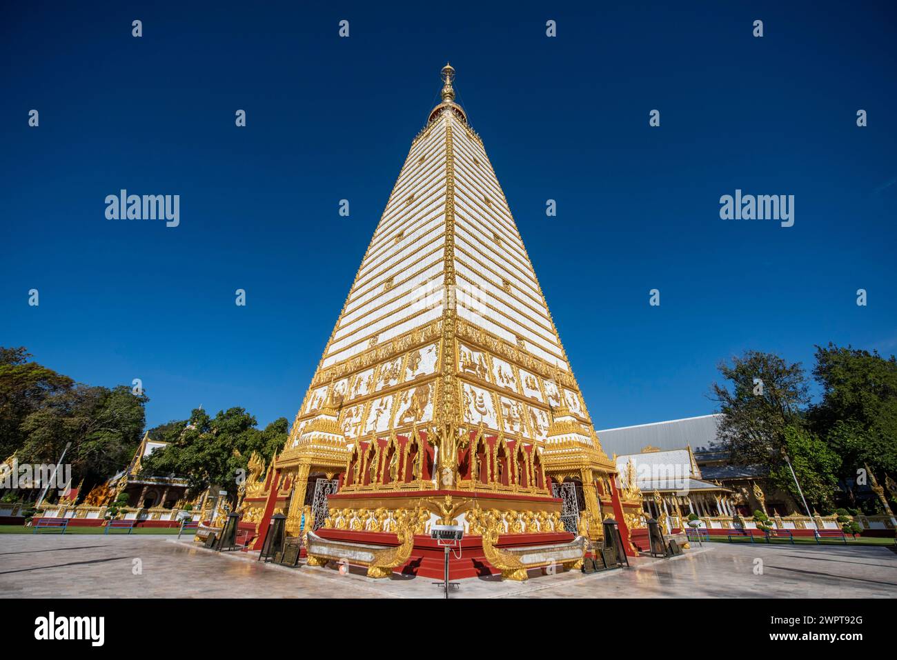 Le Sri Maha Pho Chedi de Wat Phra That Nong Bua Temple dans le centre-ville d'Udon Ratchathani et Province Ubon Ratchathani en Thaïlande. Thaïlande, U Banque D'Images