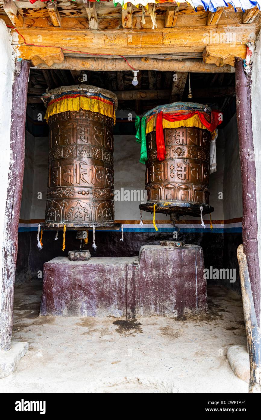 Roues à prier, dans le village de Lo-Manthang, Royaume de Mustang, Népal Banque D'Images