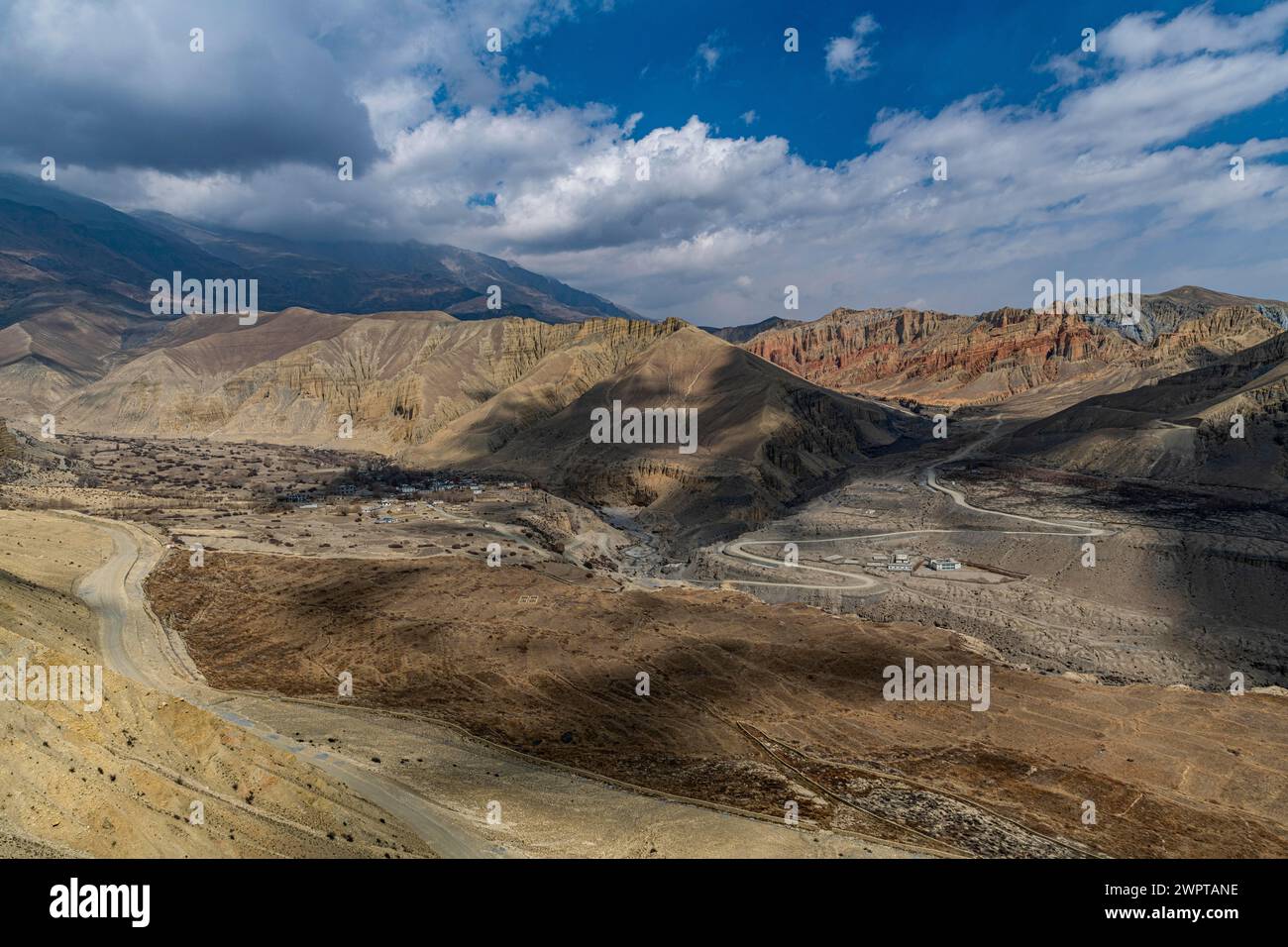 Paysage de montagne érodé dans le Royaume de Mustang, Népal Banque D'Images