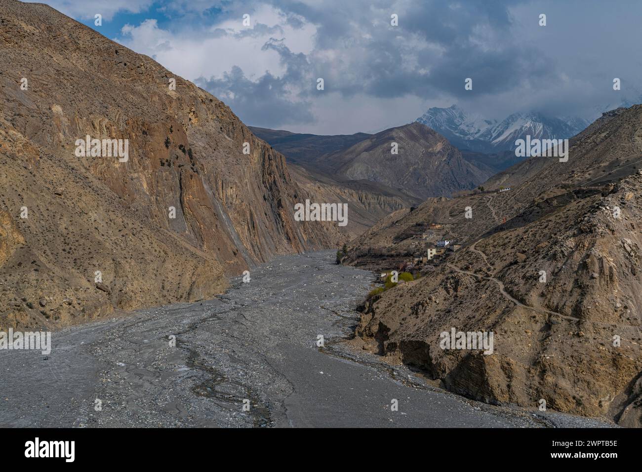Immense lit de la rivière, Royaume de Mustang, Népal Banque D'Images