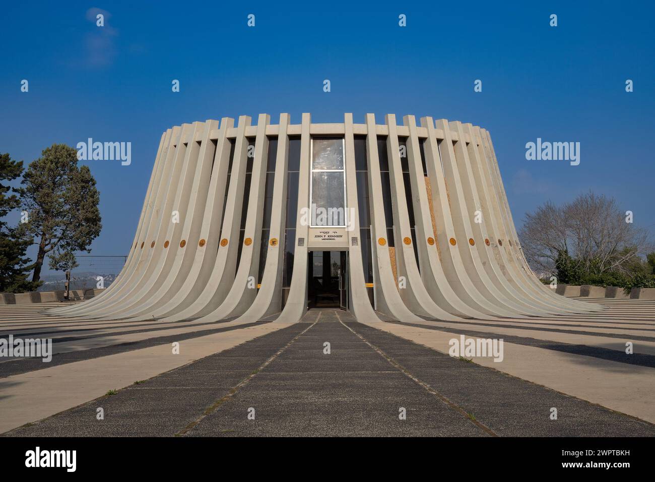 Jérusalem, Israël - 27 décembre 2023 : le mémorial J.F. Kennedy dans les montagnes de Judée, près de Jérusalem, Israël. La structure a été construite dans le shap Banque D'Images