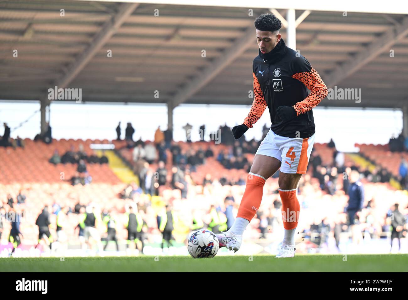 Jordan Lawrence-Gabriel de Blackpool lors de l'échauffement d'avant-match pour le match Sky Bet League 1 Blackpool vs Portsmouth à Bloomfield Road, Blackpool, Royaume-Uni, le 9 mars 2024 (photo par Ashley Crowden/News images) Banque D'Images